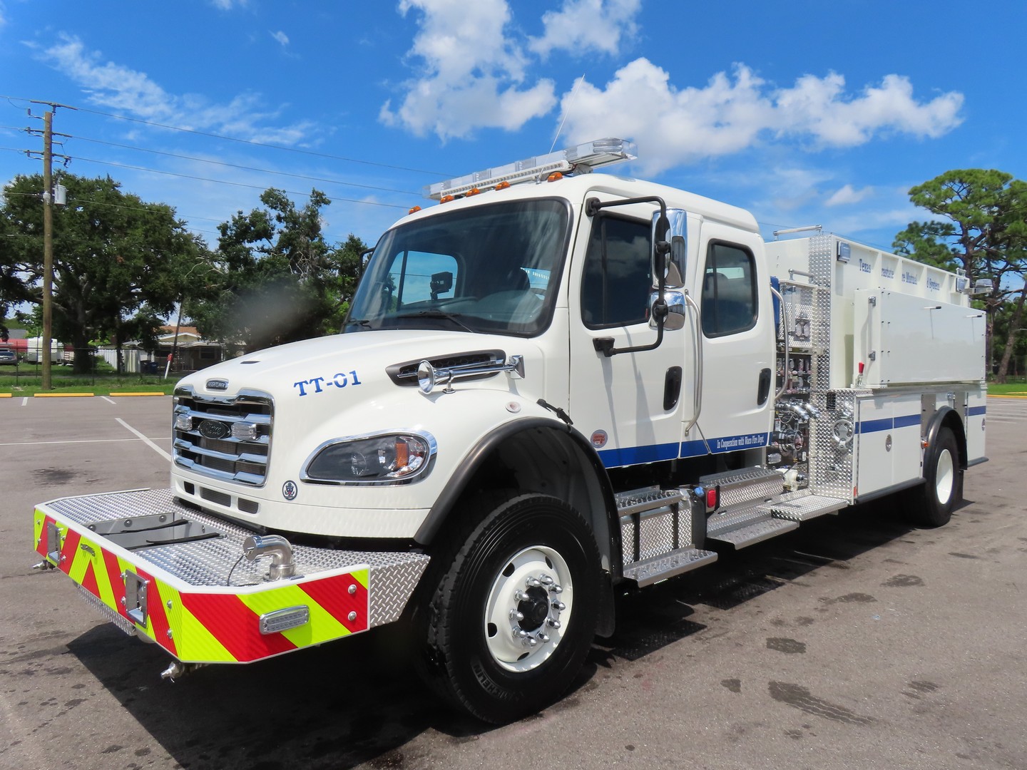 Texas A&M Forest Service Freightliner Tanker – 40257-01